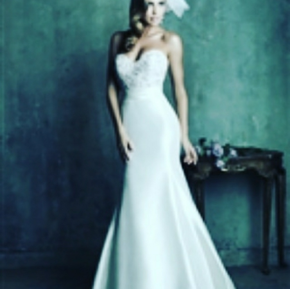 Wedding dress designers 1/2 off new call shipping